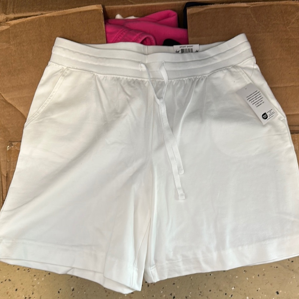 NWT Karen Scott sport short white